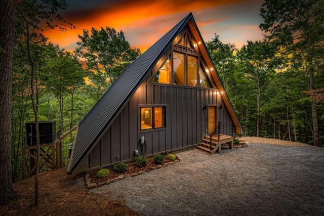 687 Left Turn, Blue Ridge, GA 30513