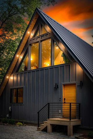 687 Left Turn, Blue Ridge, GA 30513