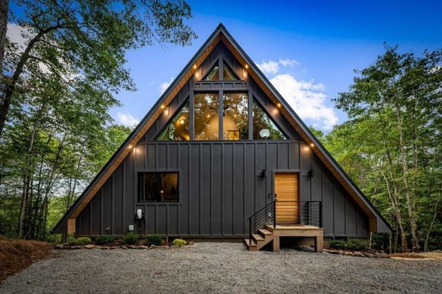 687 Left Turn, Blue Ridge, GA 30513