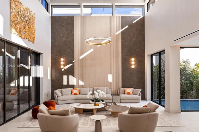 723 NE 77th St, Miami, FL 33138