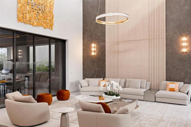 723 NE 77th St, Miami, FL 33138