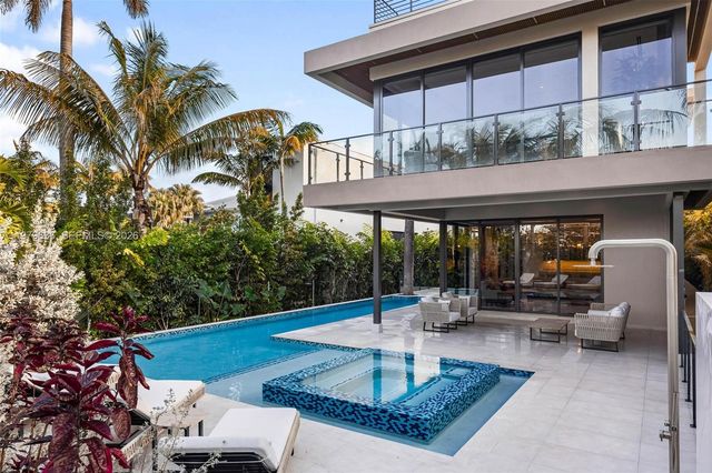 723 NE 77th St, Miami, FL 33138