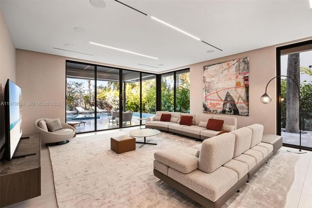 723 NE 77th St, Miami, FL 33138