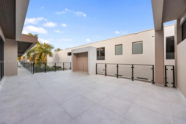 723 NE 77th St, Miami, FL 33138