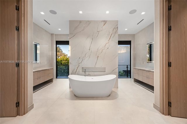 723 NE 77th St, Miami, FL 33138