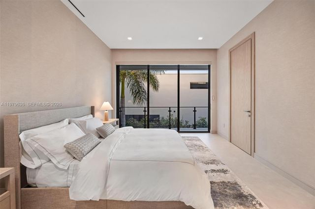 723 NE 77th St, Miami, FL 33138