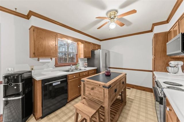 1746 Taylors Creek Drive, Asheboro, NC 27205