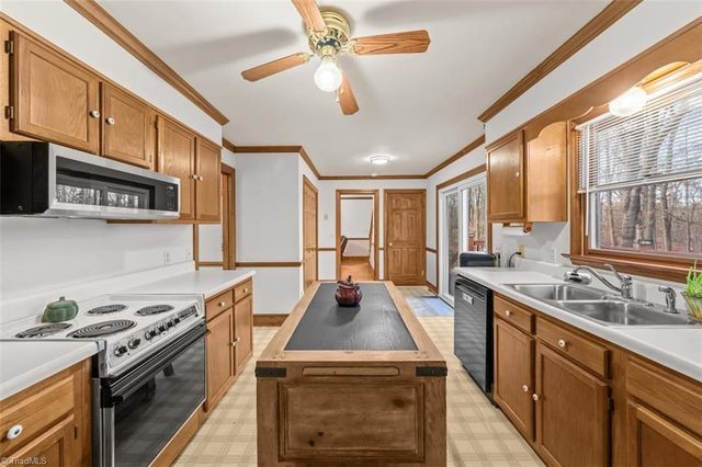 1746 Taylors Creek Drive, Asheboro, NC 27205