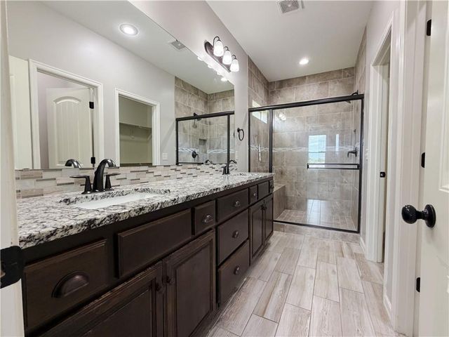 1029 NE Copperwood Drive, Lee's Summit, MO 64086