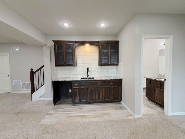 1029 NE Copperwood Drive, Lee's Summit, MO 64086