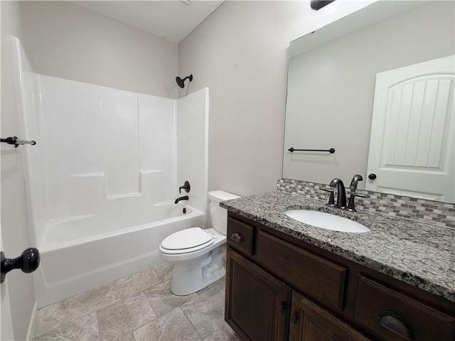 1029 NE Copperwood Drive, Lee's Summit, MO 64086