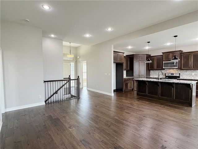 1029 NE Copperwood Drive, Lee's Summit, MO 64086