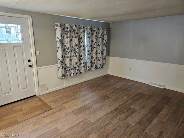 1424 4th Street, Lakemore, OH 44250