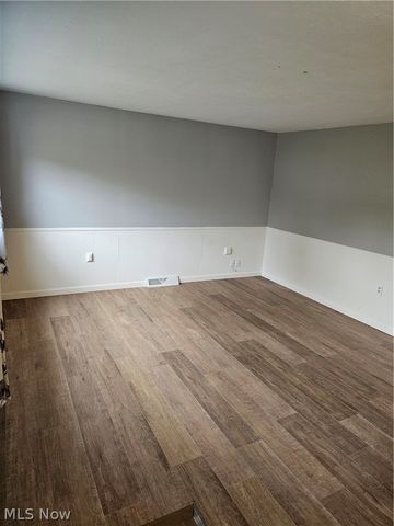 1424 4th Street, Lakemore, OH 44250