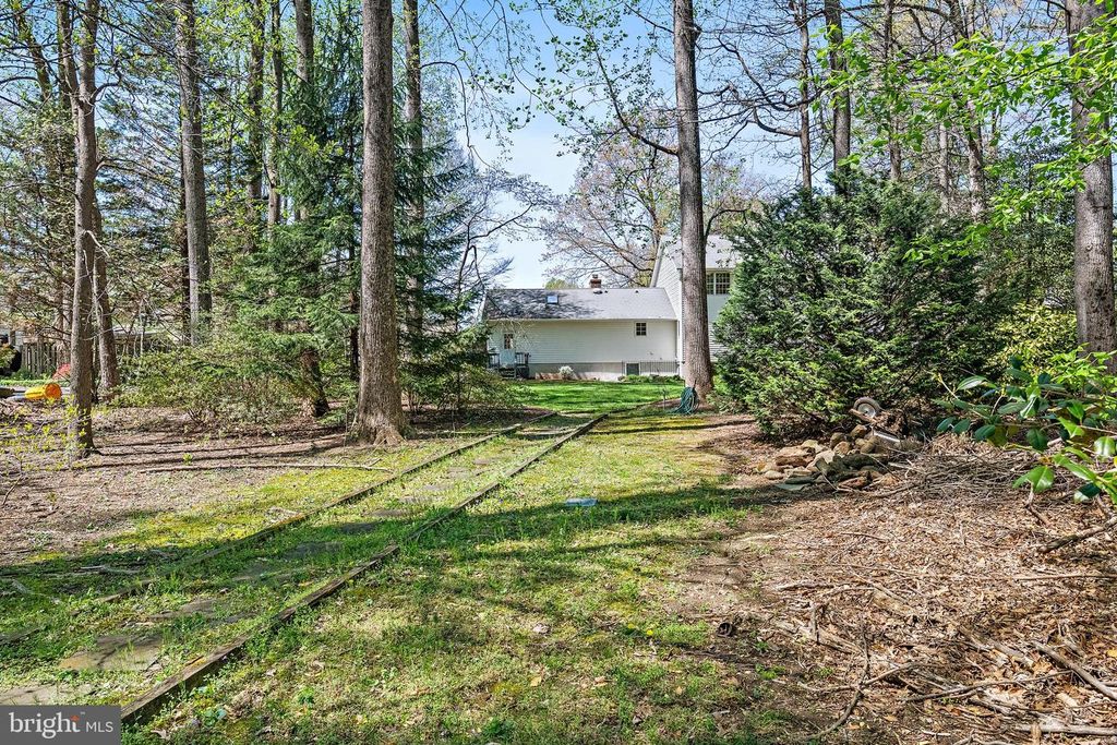 Image 5 of property listing at 1788 ROCHESTER ST #1B, Crofton, MD 21114