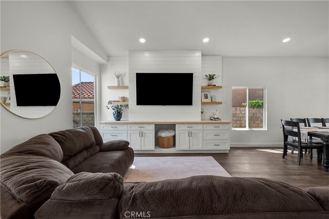 25523 Norfork Place, Saugus, CA 91350