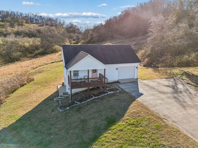 411 Mountain View Dr, Pulaski, TN 38478