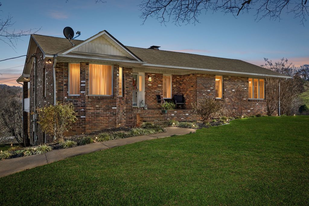 411 Mountain View Dr, Pulaski, TN 38478