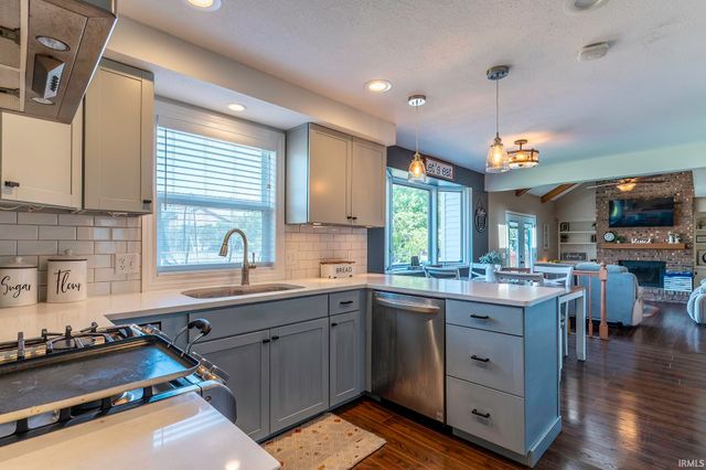5826 Leesville Place, Fort Wayne, IN 46835