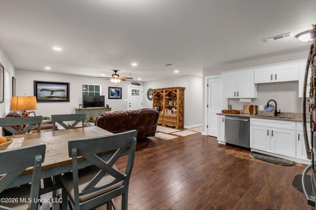 214 Simon Boulevard, Ocean Springs, MS 39564