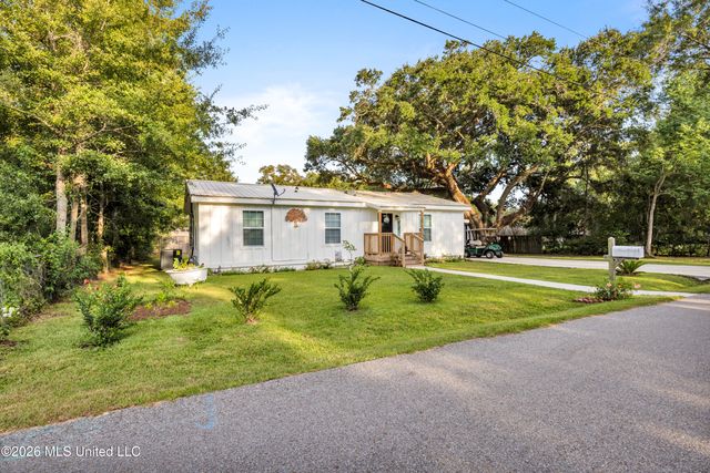 214 Simon Boulevard, Ocean Springs, MS 39564