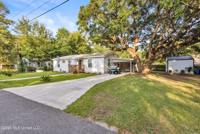 214 Simon Boulevard, Ocean Springs, MS 39564