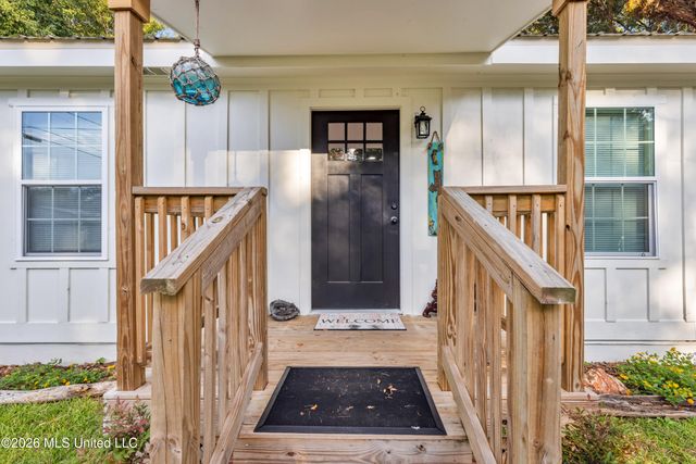 214 Simon Boulevard, Ocean Springs, MS 39564