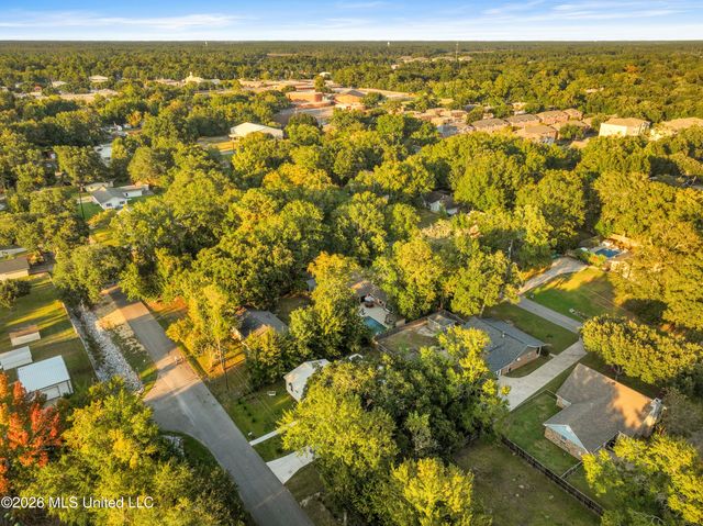 214 Simon Boulevard, Ocean Springs, MS 39564