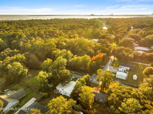 214 Simon Boulevard, Ocean Springs, MS 39564
