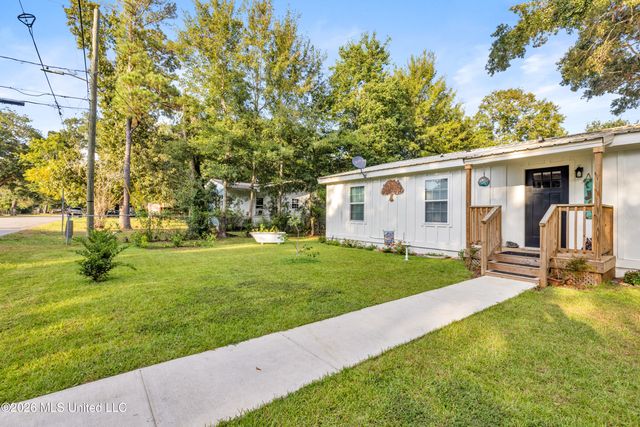 214 Simon Boulevard, Ocean Springs, MS 39564