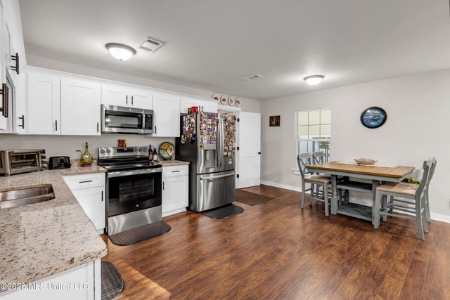 214 Simon Boulevard, Ocean Springs, MS 39564