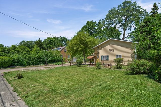 22486 Macbeth Avenue, Fairview Park, OH 44126