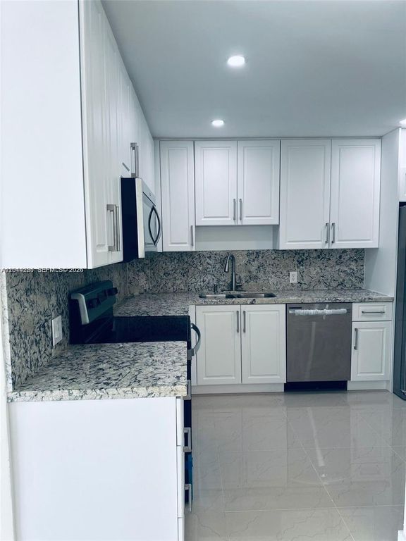 4200 Hillcrest Dr 503, Hollywood, FL 33021