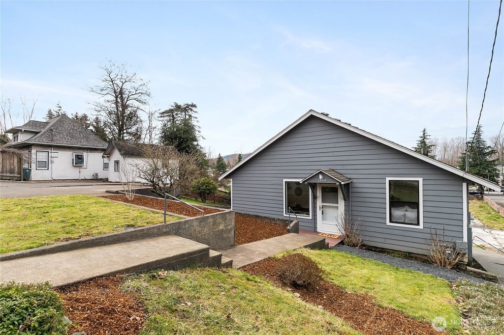 1803 Woburn Street, Bellingham, WA 98229