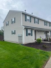 99 Boniface Drive 8A, Pine Bush, NY 12566