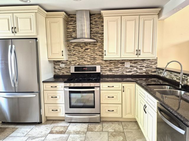 616 Claridge Circle, Hoffman Estates, IL 60169