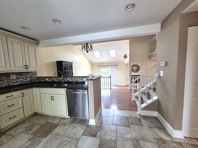 616 Claridge Circle, Hoffman Estates, IL 60169