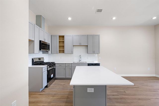 9409 Clinton Drive A, Houston, TX 77029