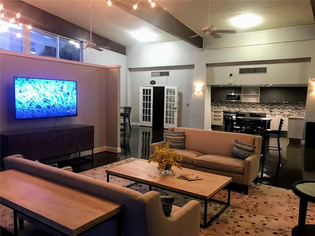 2610 COCONUT BAY LN LANE 733, Sarasota, FL 34237
