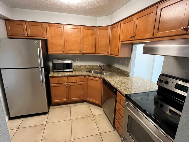 2610 COCONUT BAY LN LANE 733, Sarasota, FL 34237