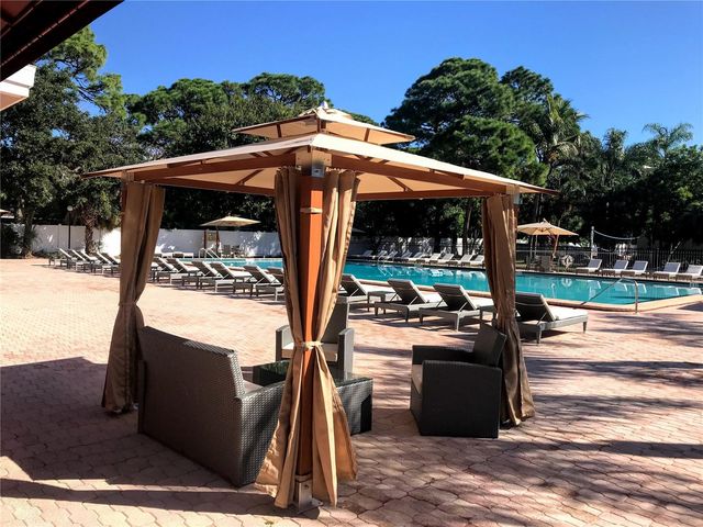 2610 COCONUT BAY LN LANE 733, Sarasota, FL 34237