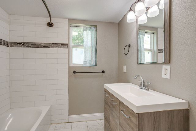 3221 Mccart Avenue, Fort Worth, TX 76110