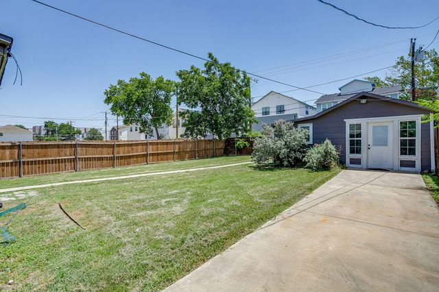 3221 Mccart Avenue, Fort Worth, TX 76110