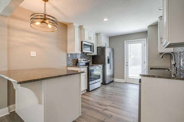 3221 Mccart Avenue, Fort Worth, TX 76110