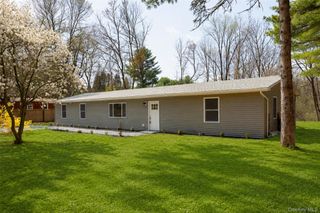 7 Eckelman Drive, Hyde Park, NY 12538