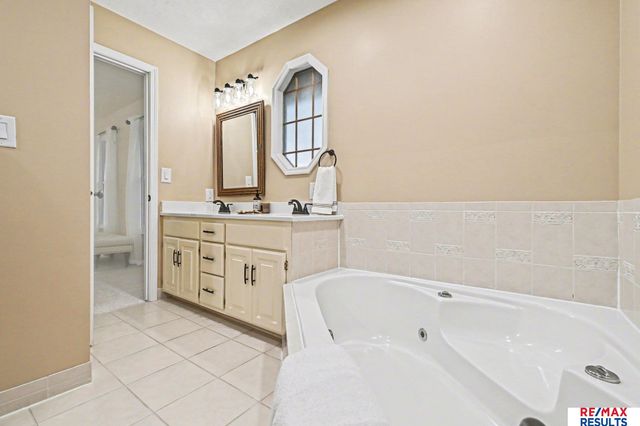 21938 Trailridge Boulevard, Elkhorn, NE 68022