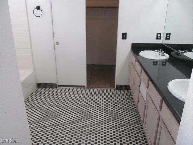 9125 Sparklewood Court, Las Vegas, NV 89129