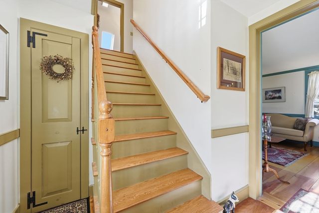 405 Rock Valley Rd, Holyoke, MA 01040