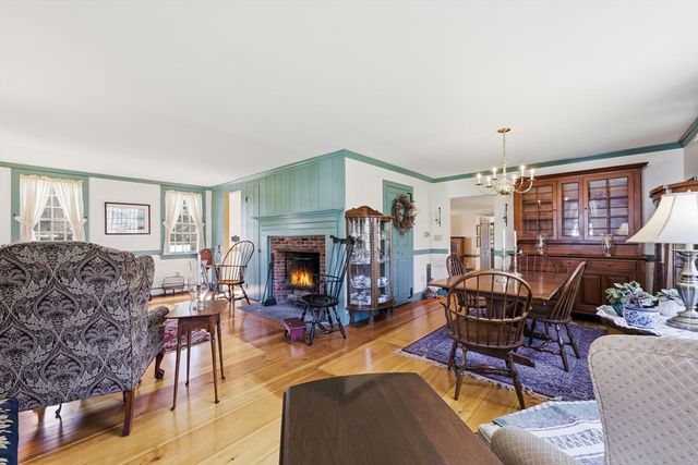 405 Rock Valley Rd, Holyoke, MA 01040