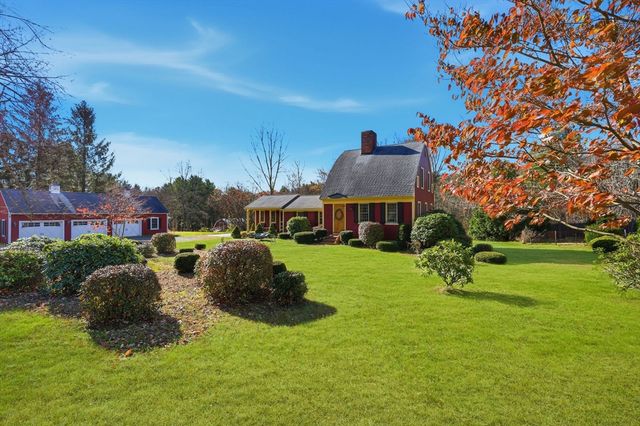 405 Rock Valley Rd, Holyoke, MA 01040